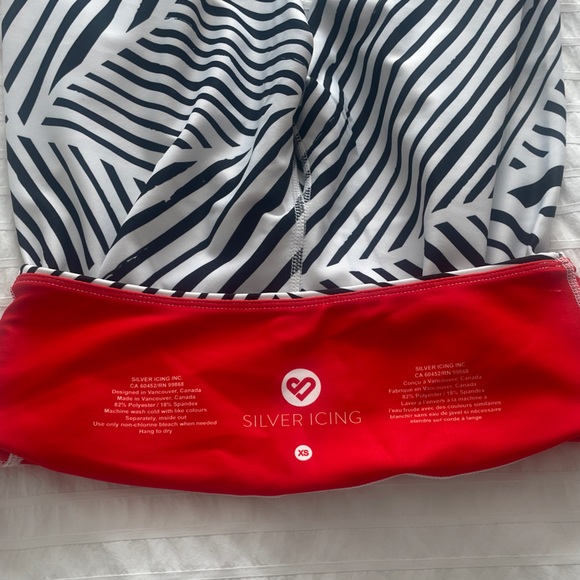 Silver Icing limited edition yoga crops. Size  XS - Picture 4 of 5